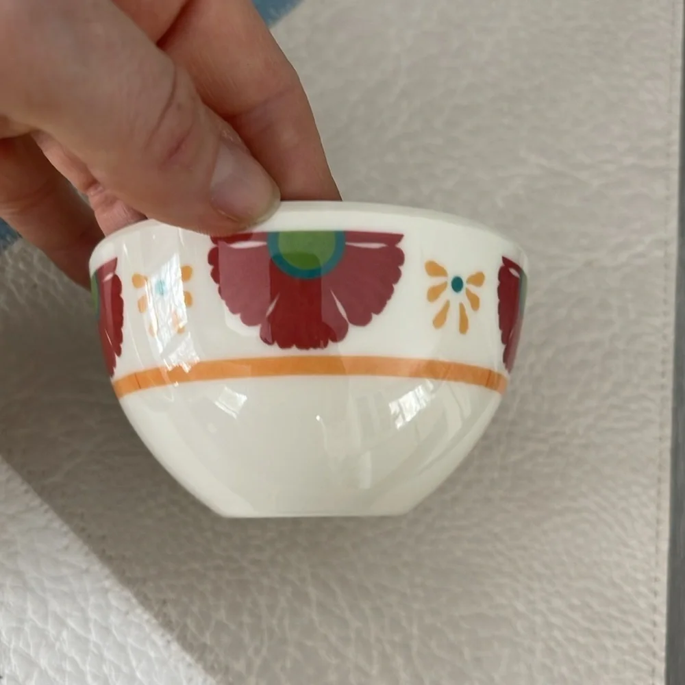 3 small condiment serving bowls